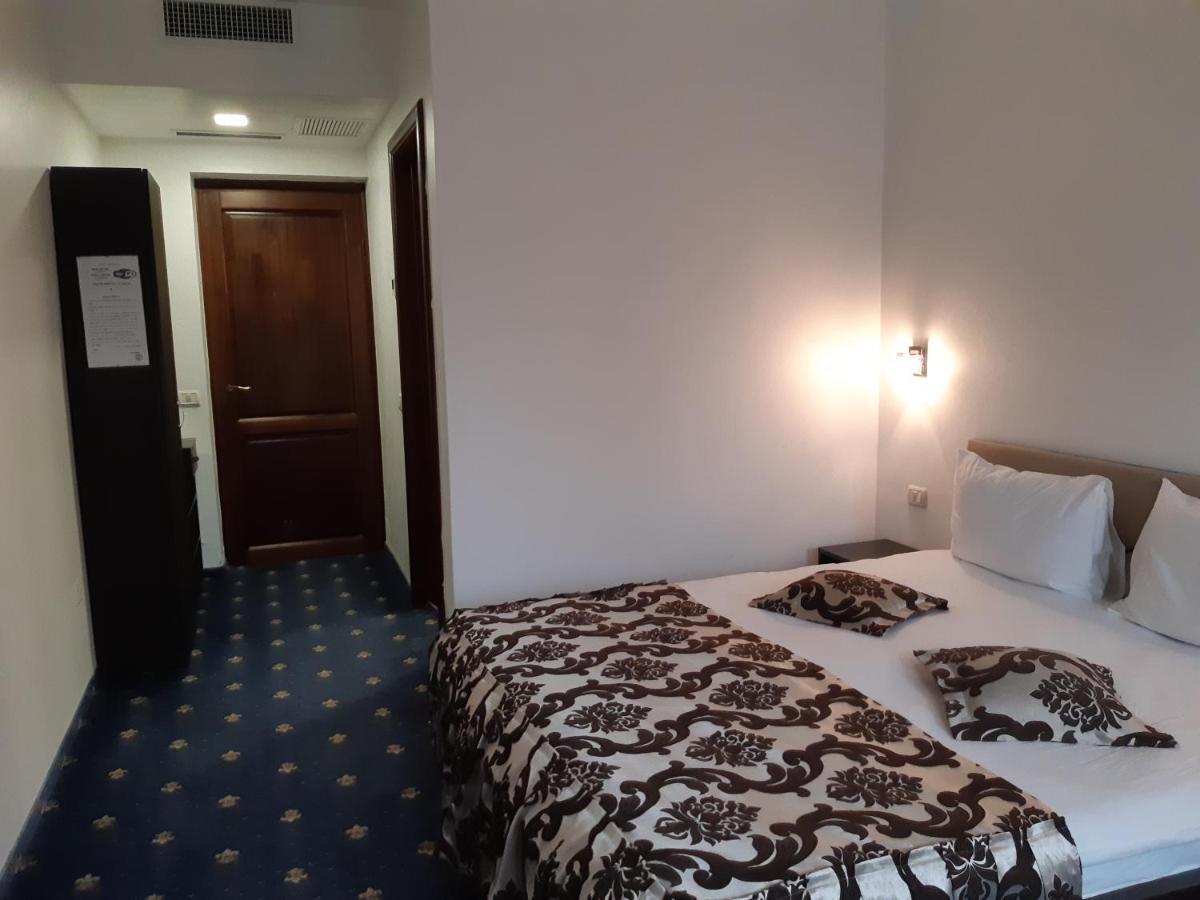 Hotel Ro&Mario Barlad Bîrlad Zewnętrze zdjęcie